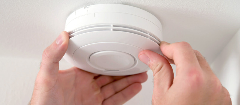 DIN 14676 und DIN EN 14604: Wichtige Normen für die Zulässigkeit von Rauchmeldern
