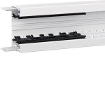 Hager BRN6513019016 Brüstungskanal-Unterteil Profil Geräteeinbau BRN 68x130mm aus PVC verkehrsweiß 2 Meter 